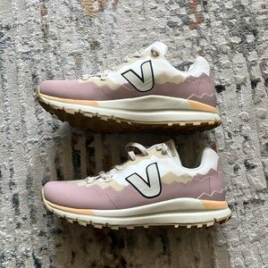 VEJA The Fitz Roy hiking shoe